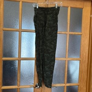 Lululemon camo joggers size 2